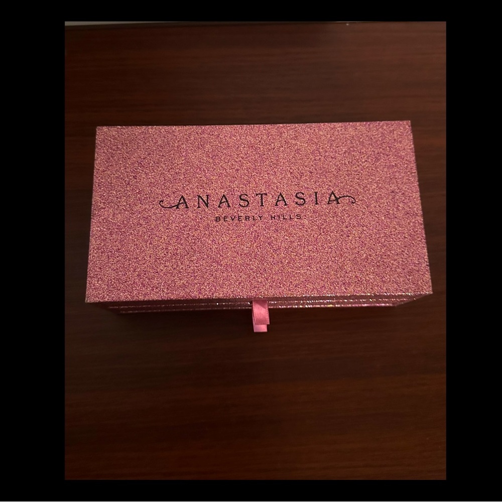 Anastasia Beverly Hills Pink Glitter Box‎